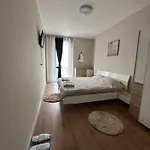 Sisi * Tirana
